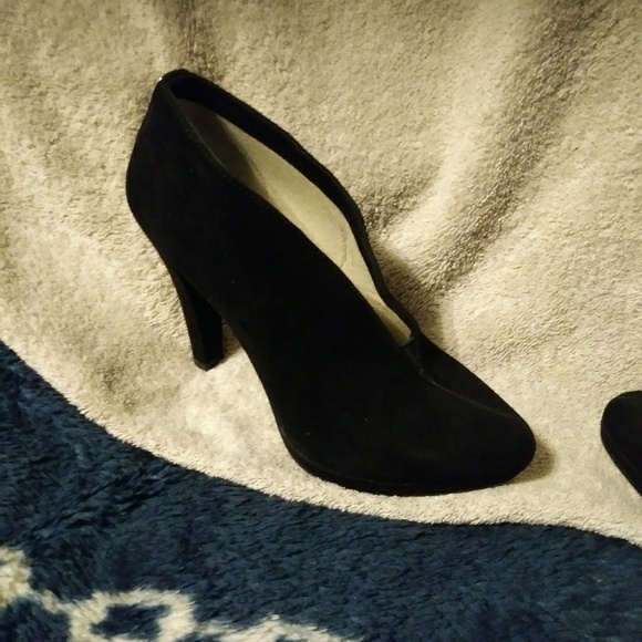 Michael Kors black sued heals size 7 - Picture 3 of 8